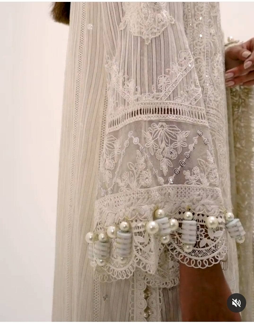 img_sana_safinaz_luxury_lawn_22_awwal_boutique