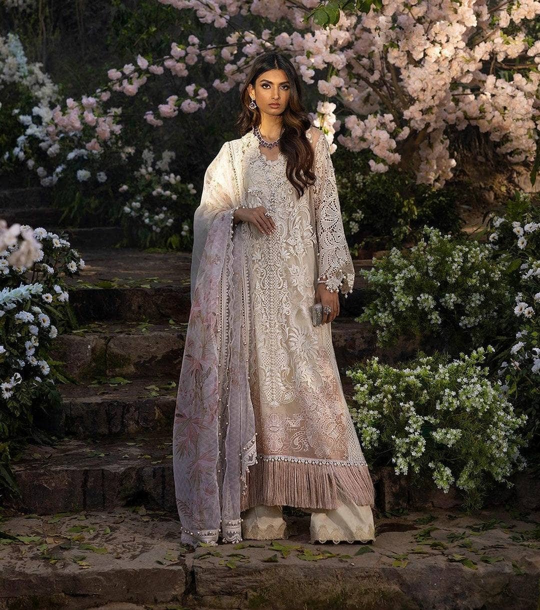 img_sana_safinaz_luxury_lawn_22_awwal_boutique