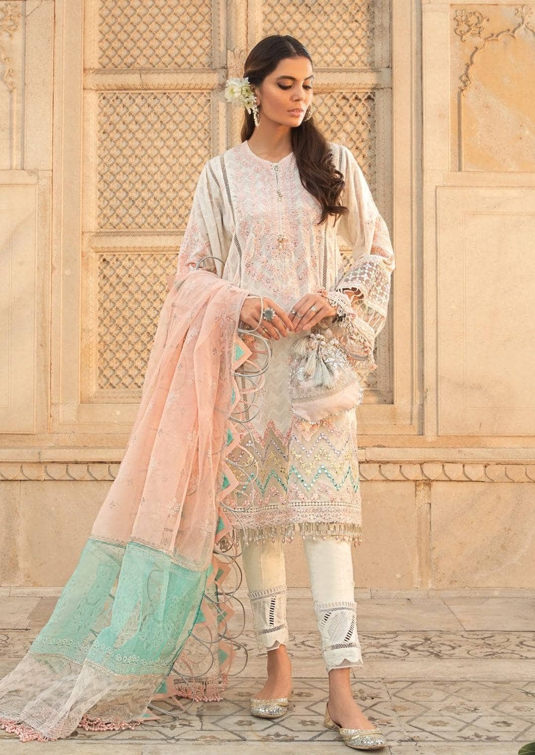 img_maria_b_lawn_22_awwal_boutique