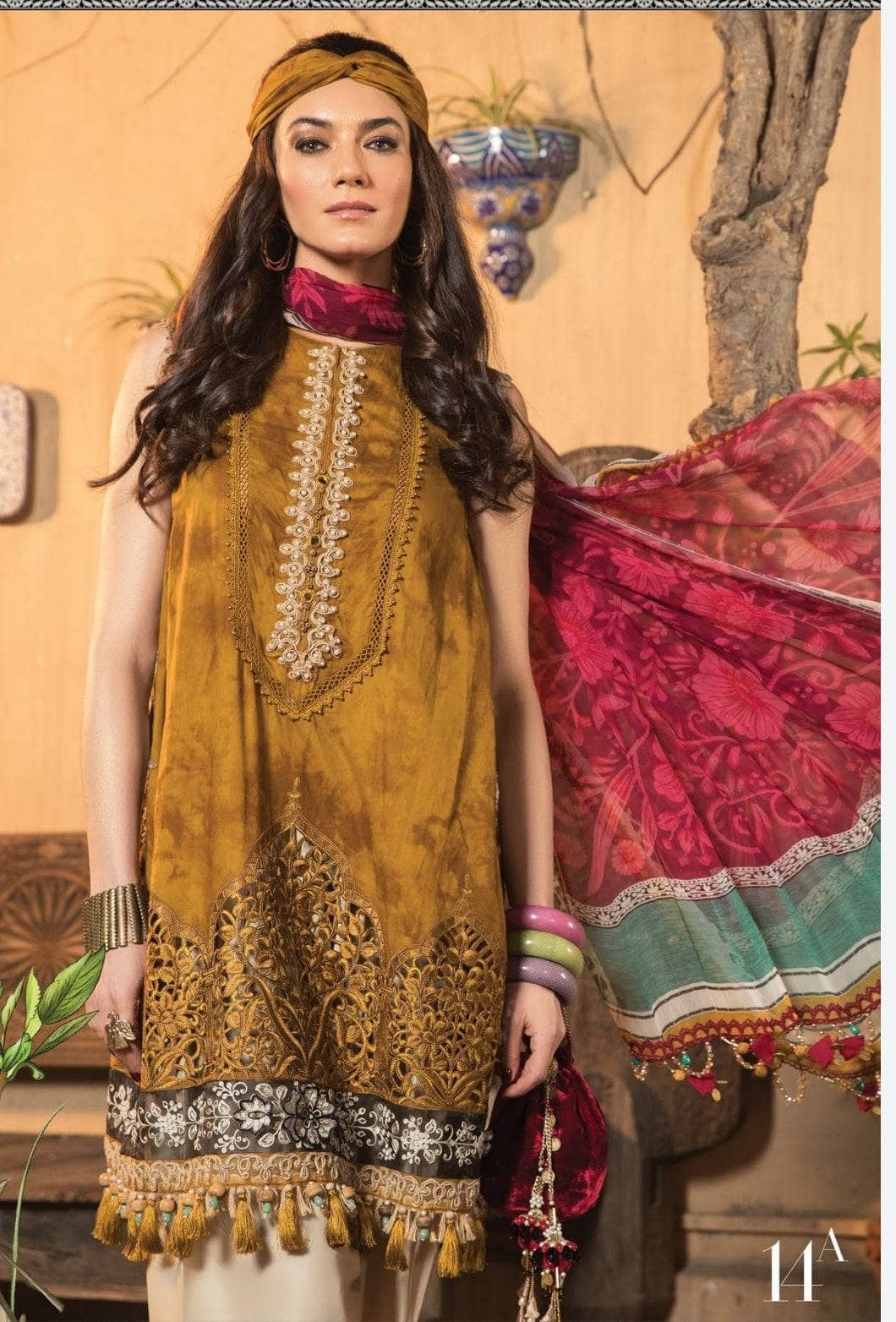 img_maria_b_lawn_22_awwal_boutique