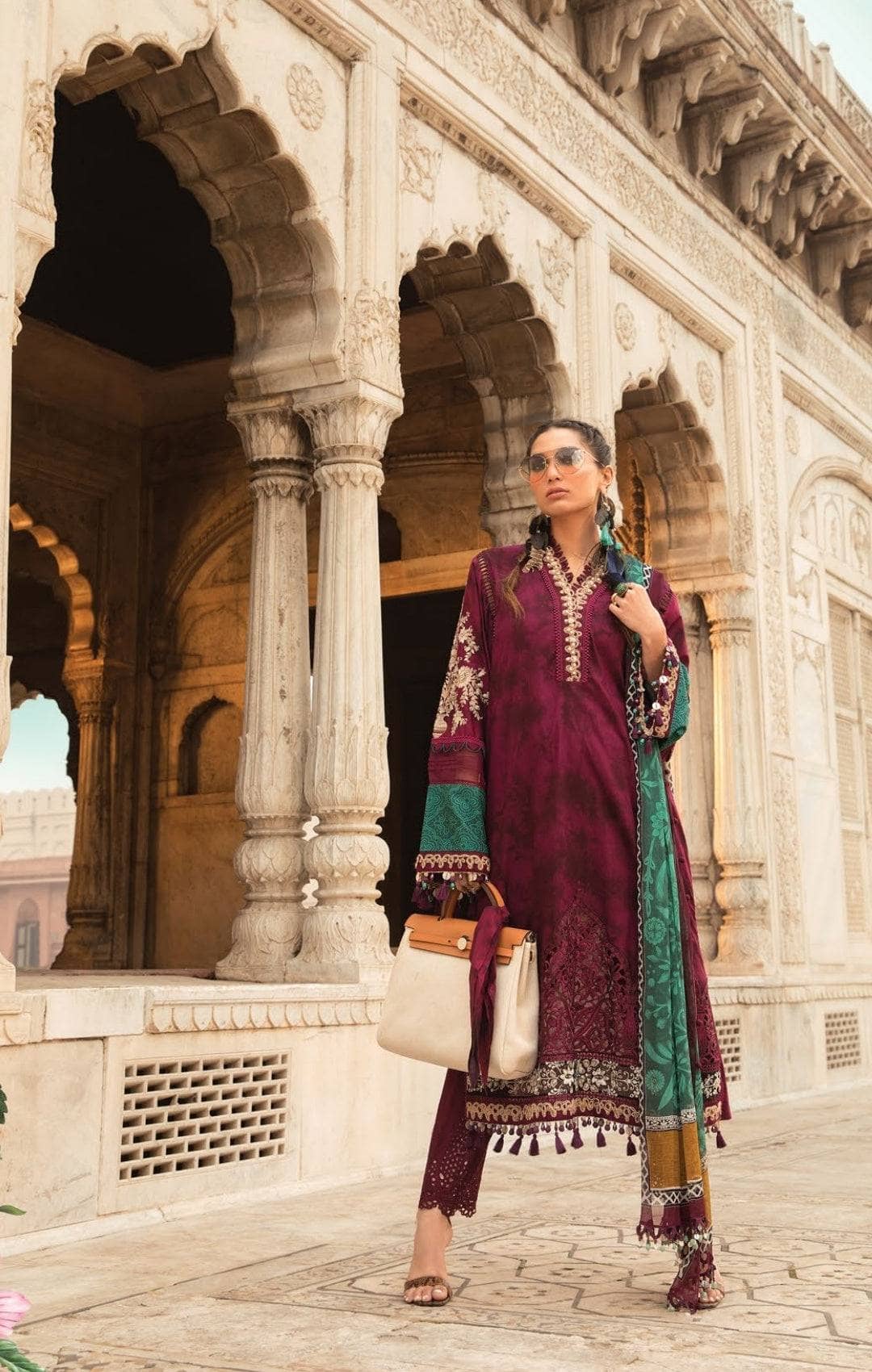 img_maria_b_lawn_22_awwal_boutique