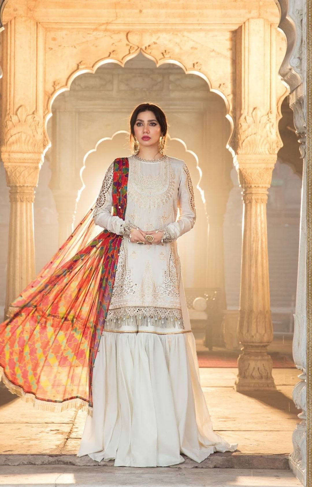 img_maria_b_lawn_22_awwal_boutique