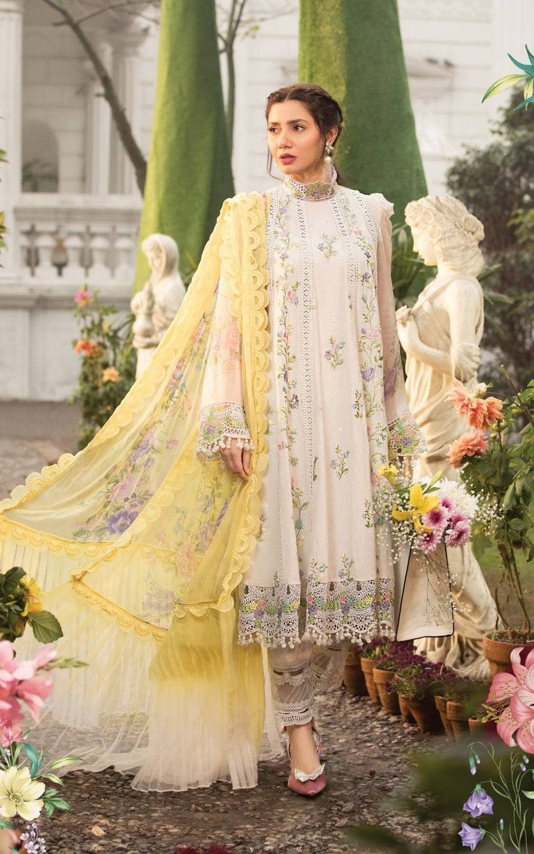 img_maria_b_lawn_22_awwal_boutique