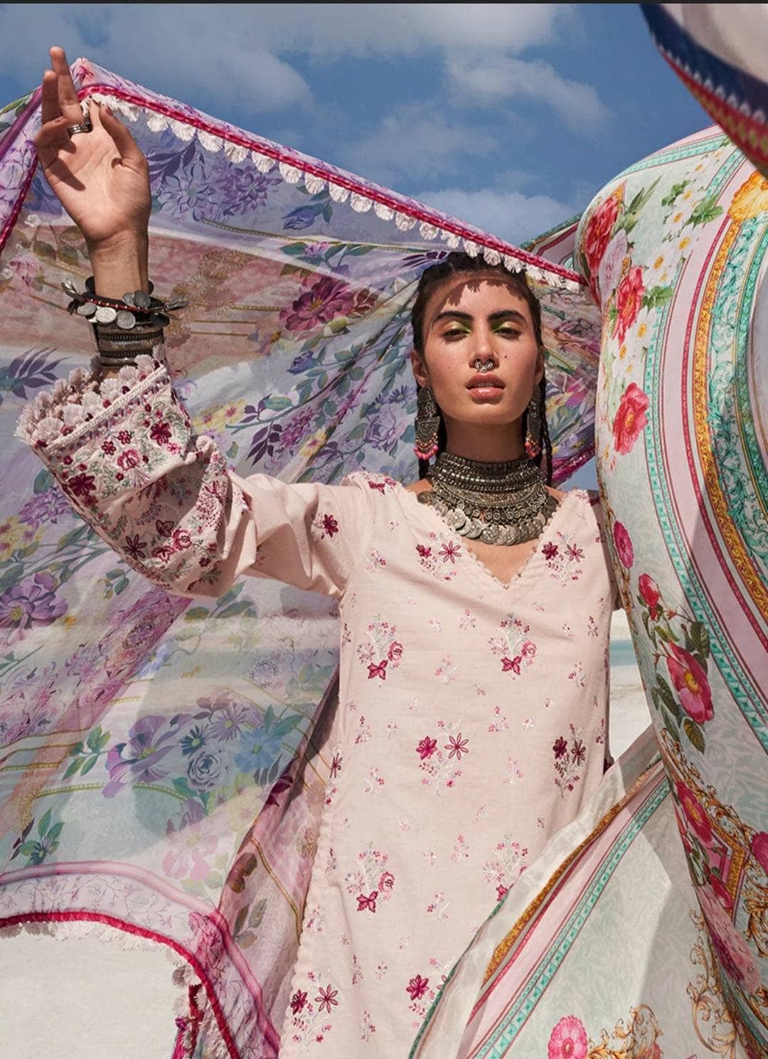 img_lawnkari_lawn_22_awwal_boutique