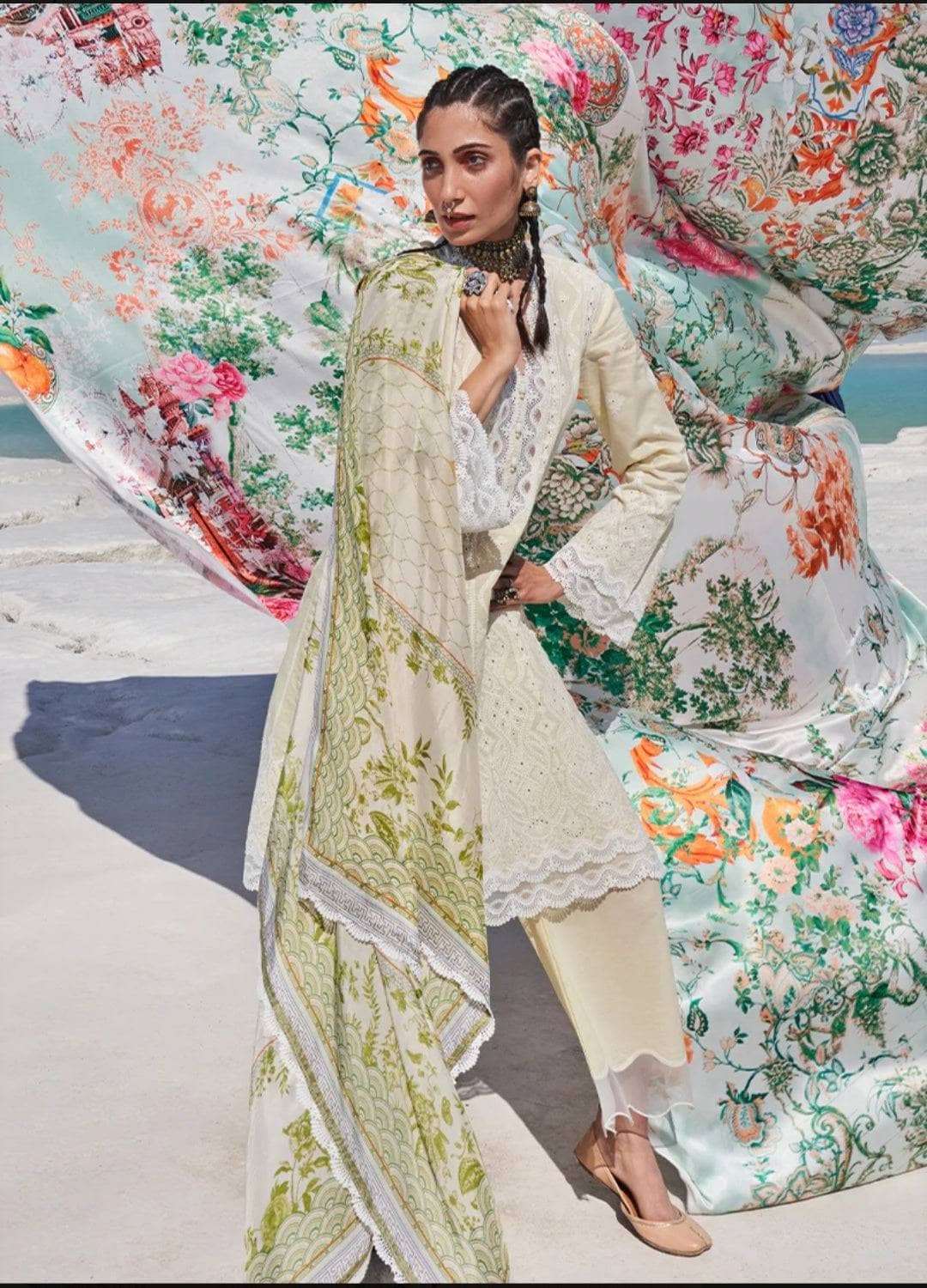 img_lawnkari_lawn_22_awwal_boutique