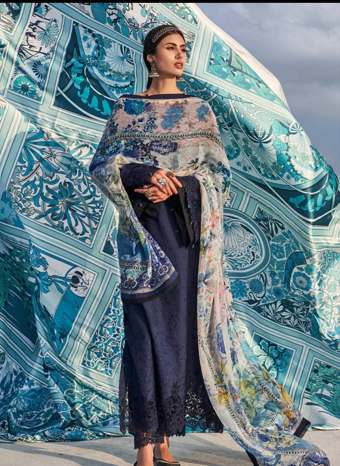 img_lawnkari_22_awwal_boutique