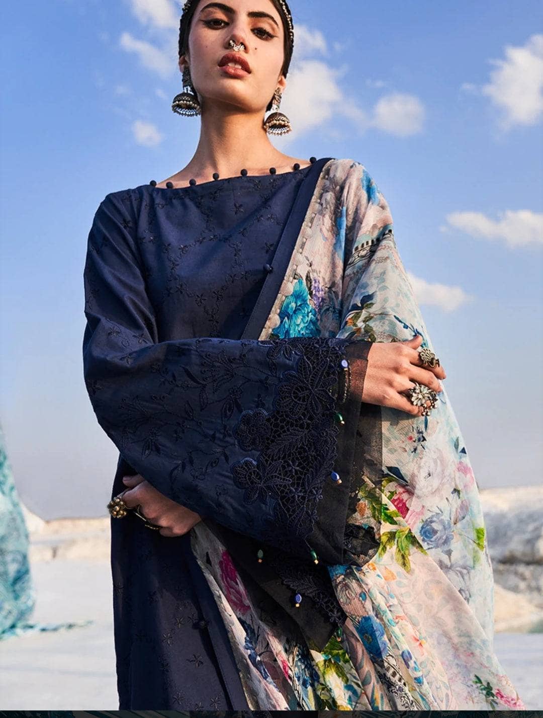 img_lawnkari_22_awwal_boutique