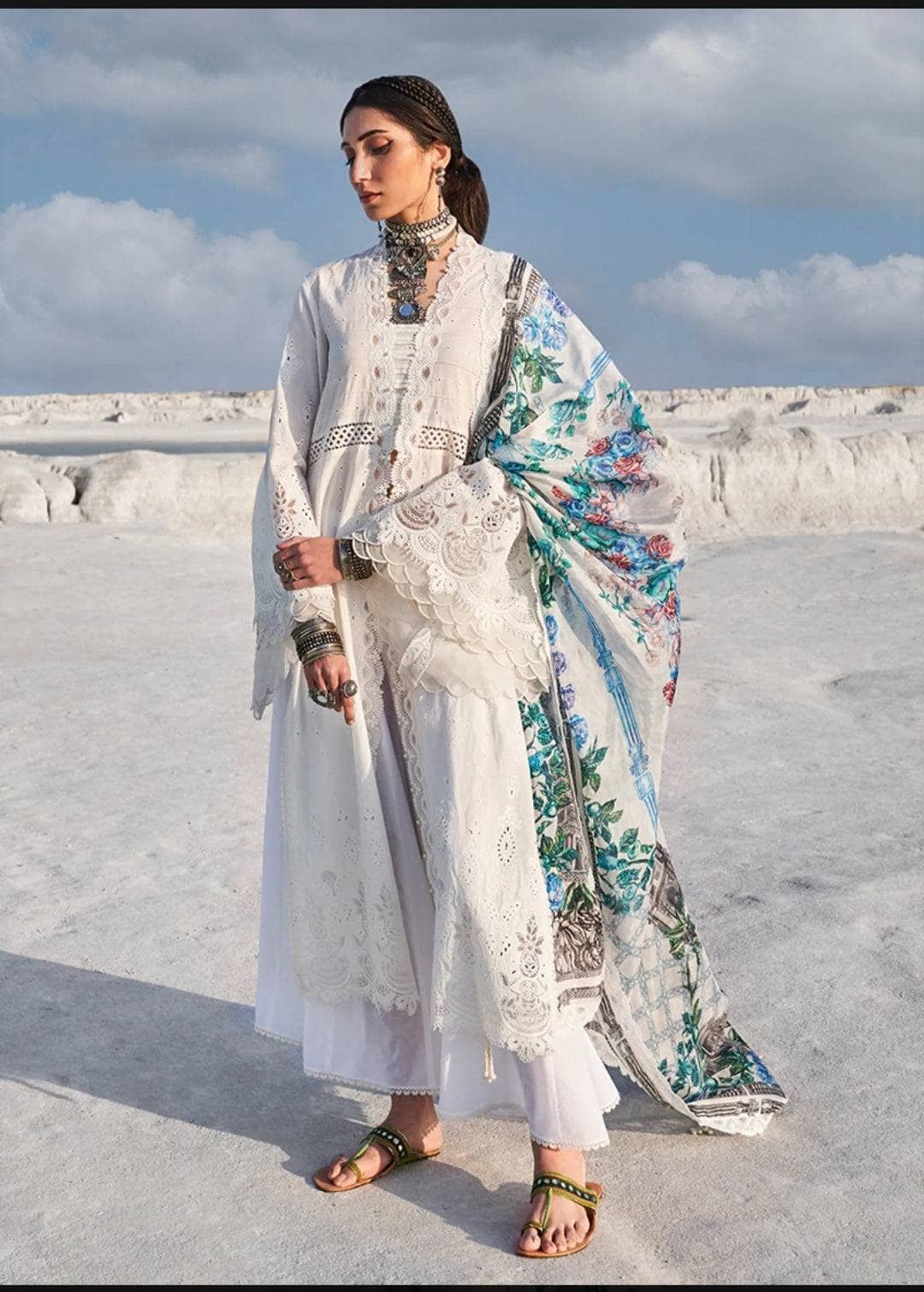 img_lawnkari_22_awwal_boutique