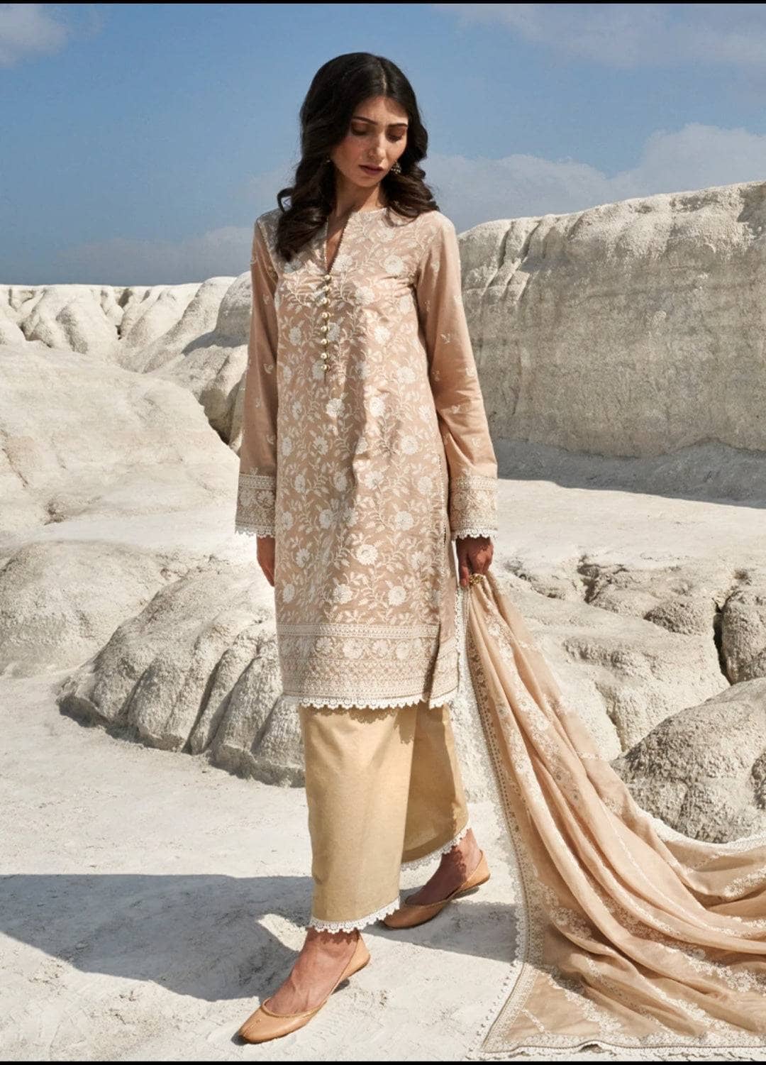 img_lawnkari_22_awwal_boutique