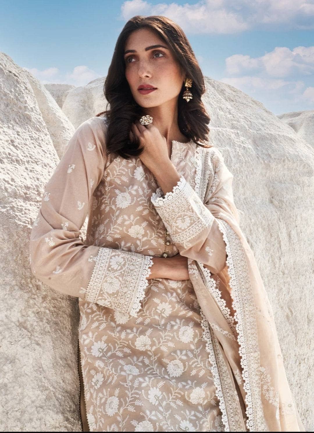 img_lawnkari_22_awwal_boutique