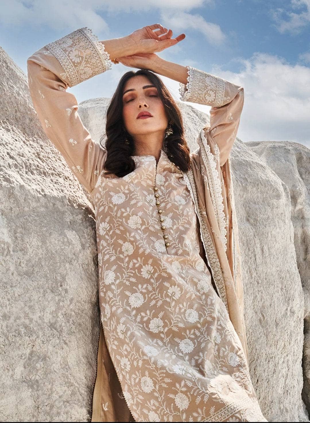 img_lawnkari_22_awwal_boutique