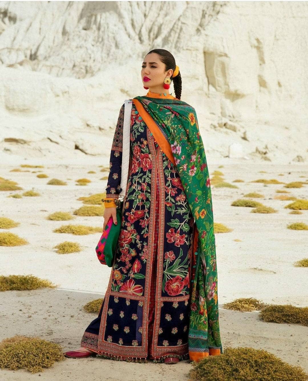 img_hussain_rehar_luxury_lawn_22_awwal_boutique