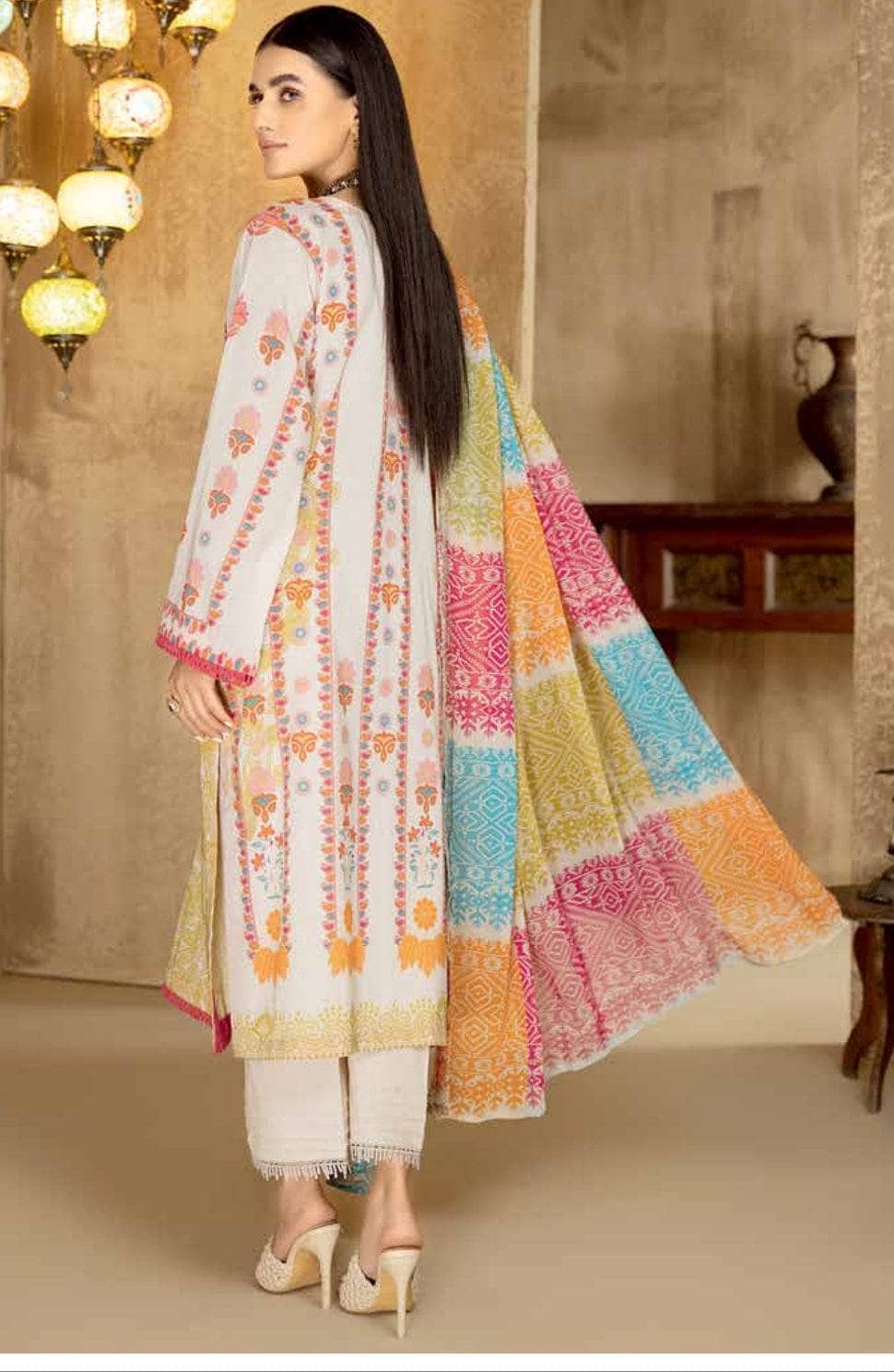 Img_charizma_aniiq_lawn_22_awwal_boutique