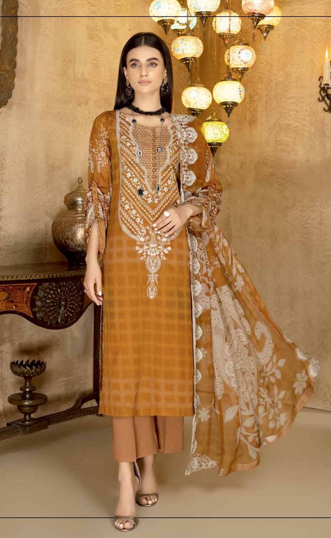 Img_charizma_aniiq_lawn_22_awwal_boutique