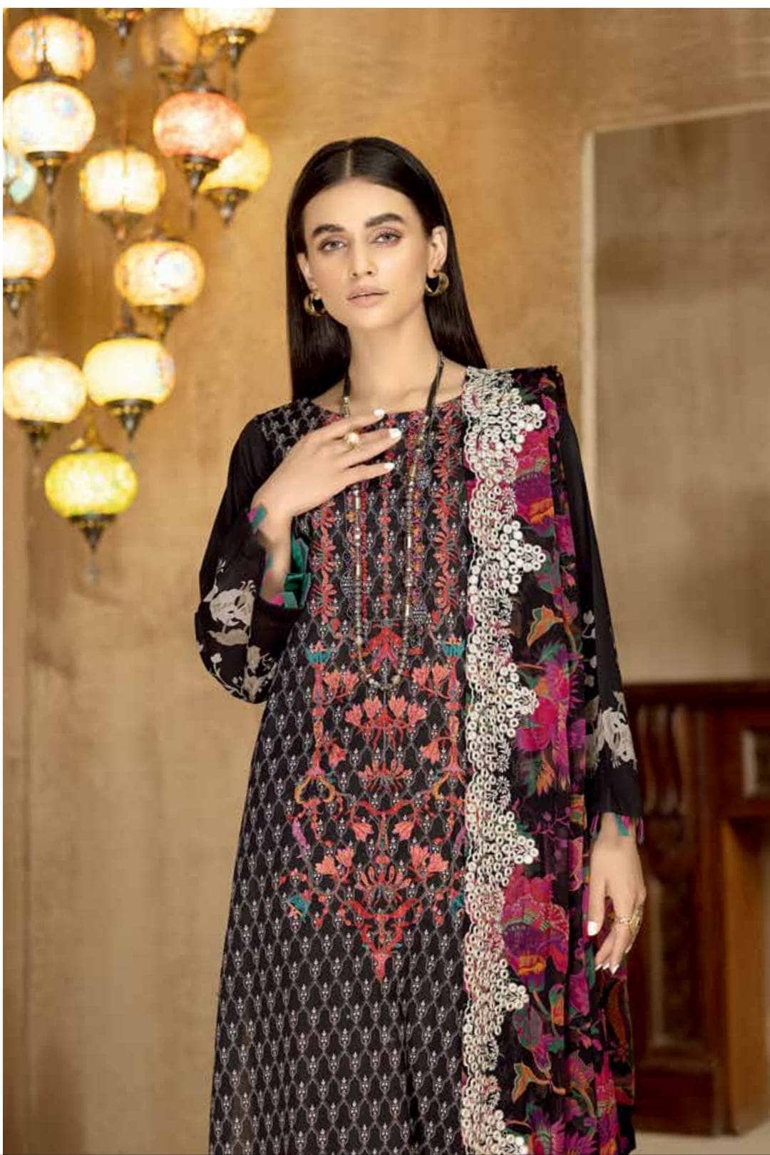 Img_charizma_aniiq_lawn_22_awwal_boutique