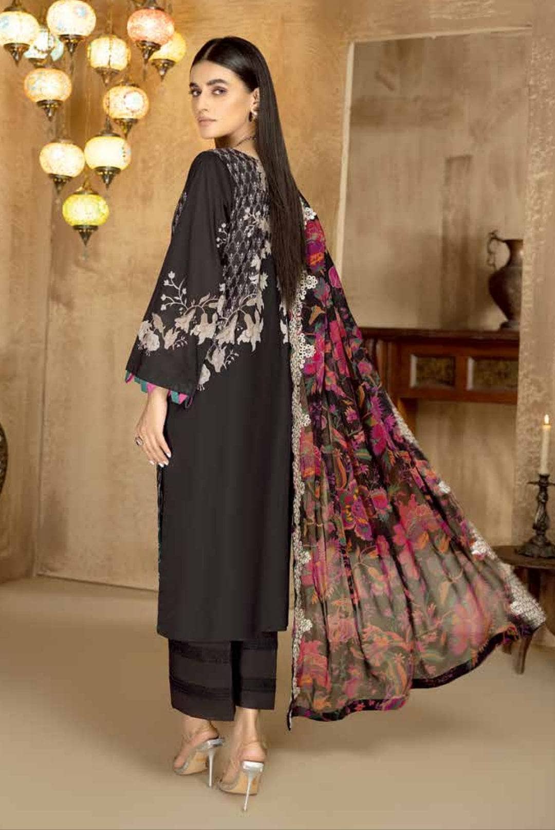 Img_charizma_aniiq_lawn_22_awwal_boutique