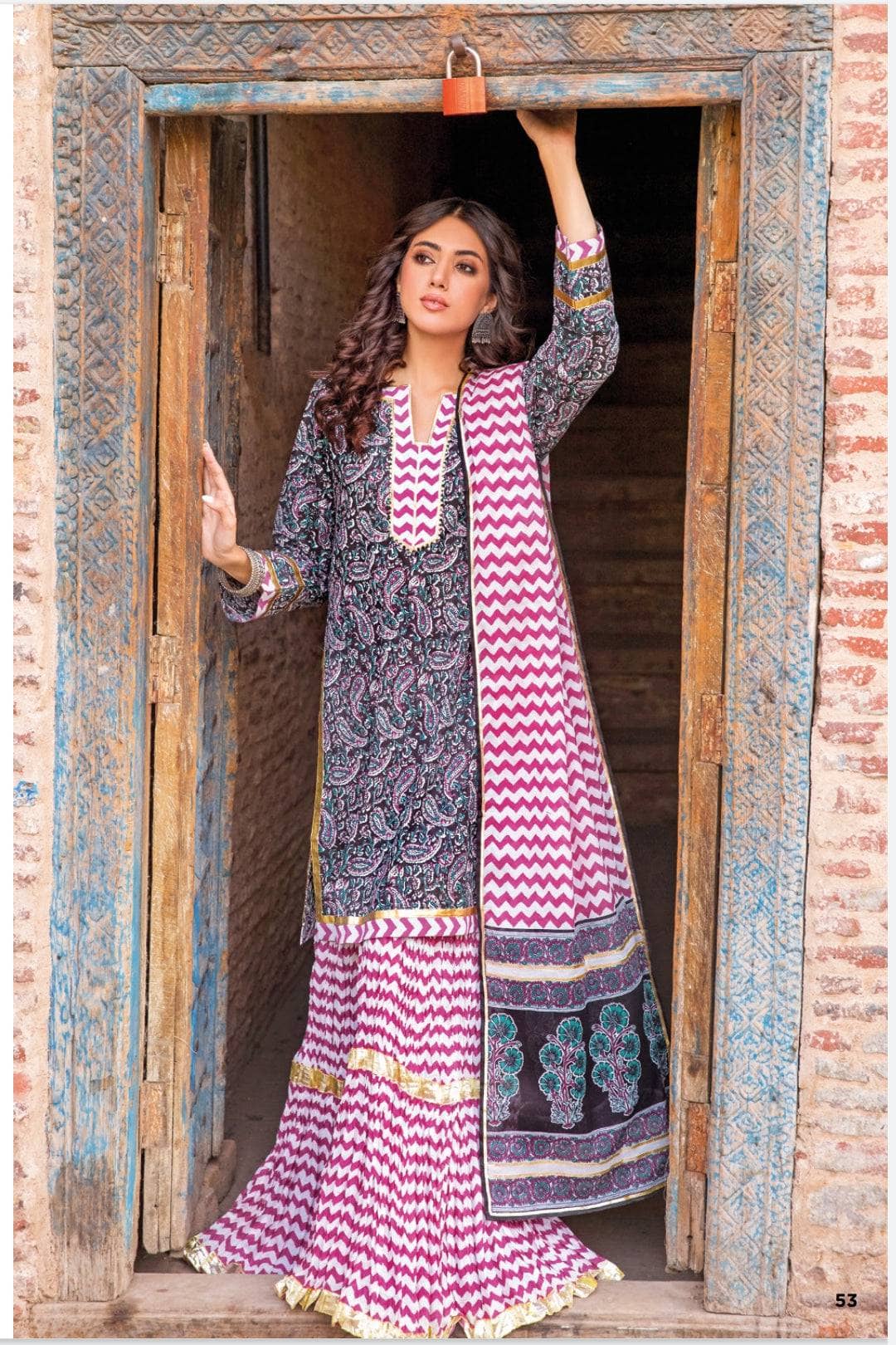 img_gul_ahmed_vintage_awwal_boutique