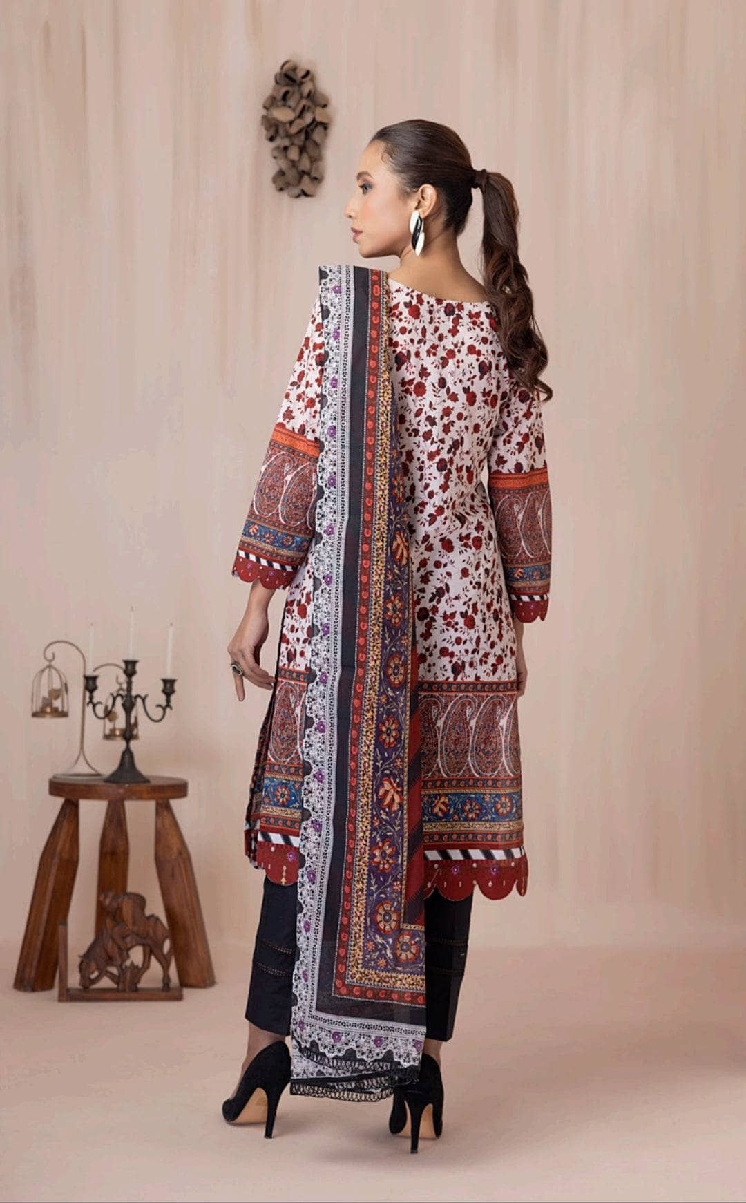 img_salina_printed_lawn_by_regalia_awwal_boutique