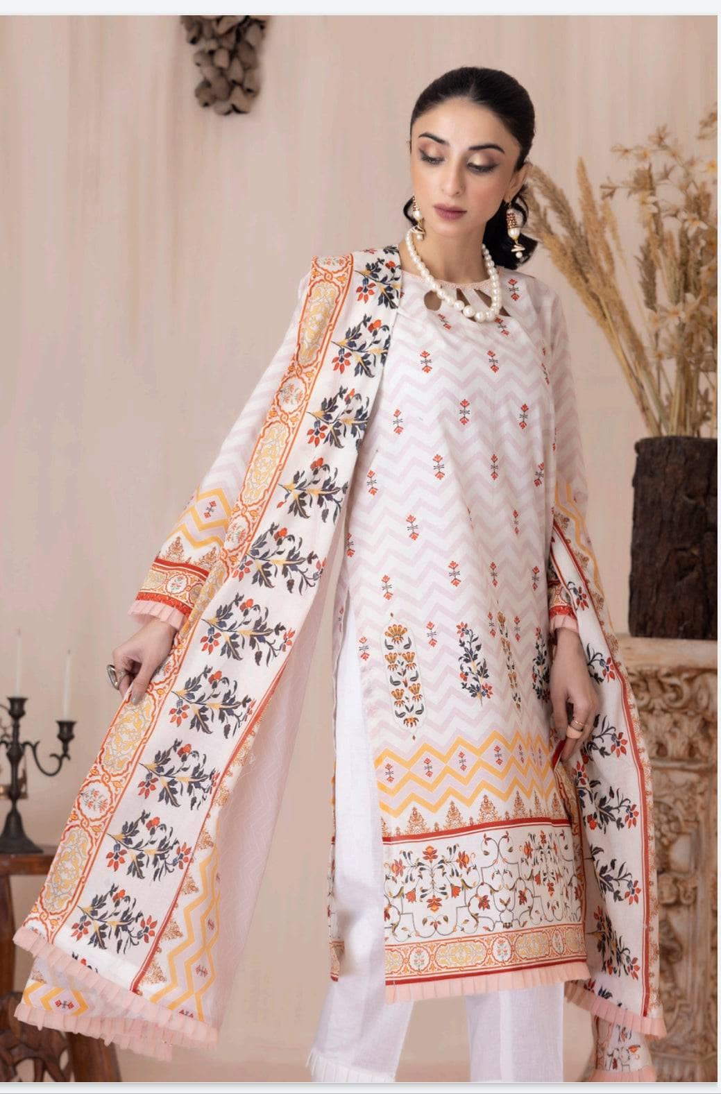 img_salina_printed_lawn_by_regalia_awwal_boutique