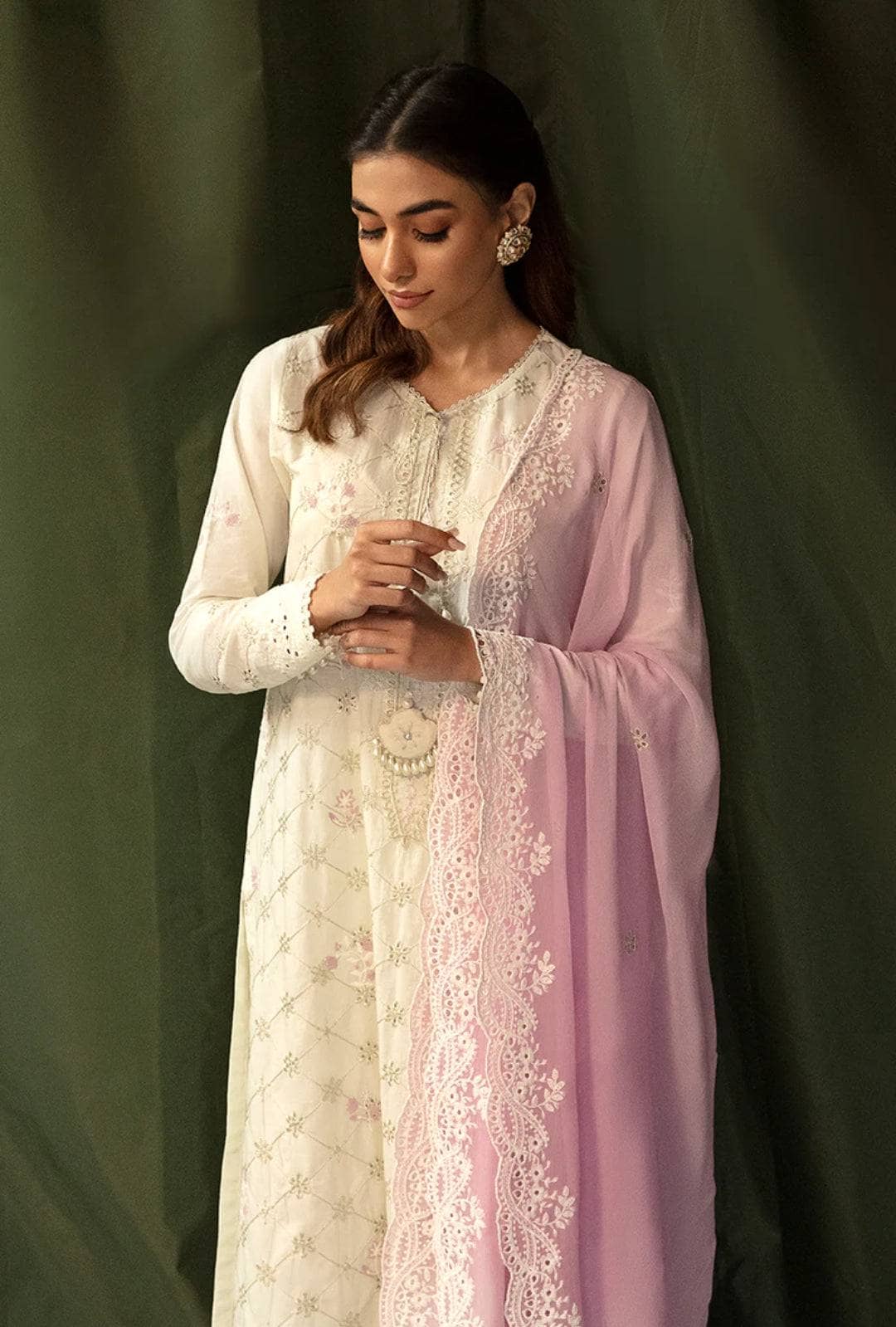 img_cross_stitch_mahiri_awwal_boutique