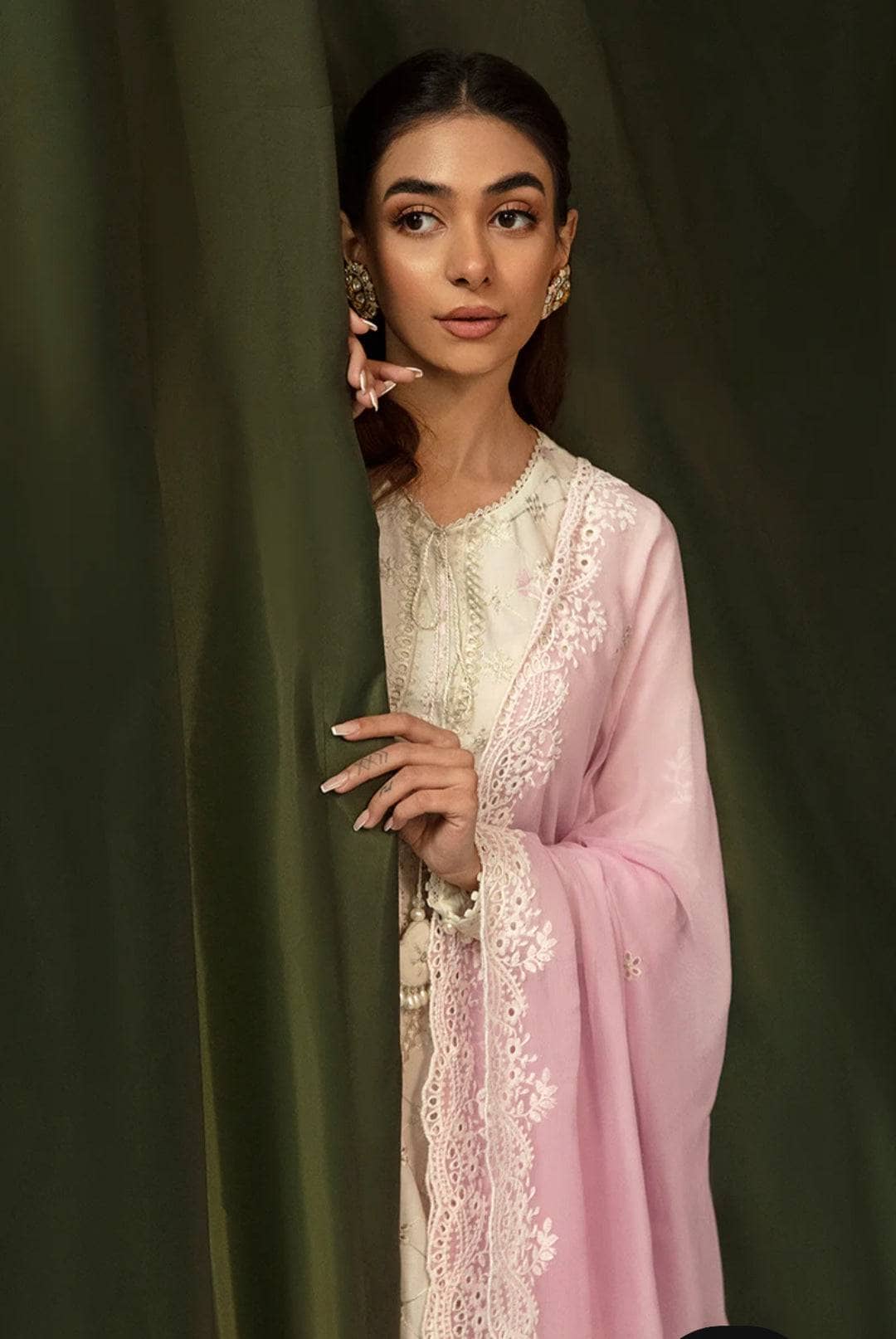 img_cross_stitch_mahiri_awwal_boutique