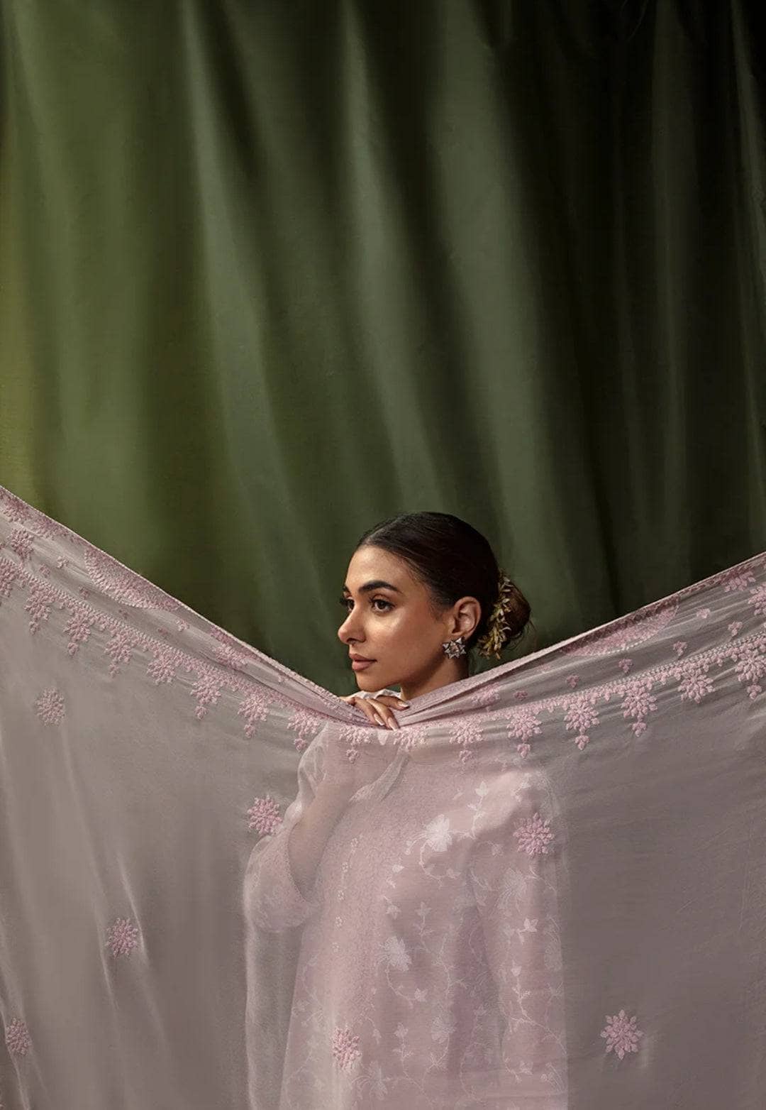 img_cross_stitch_mahiri_awwal_boutique