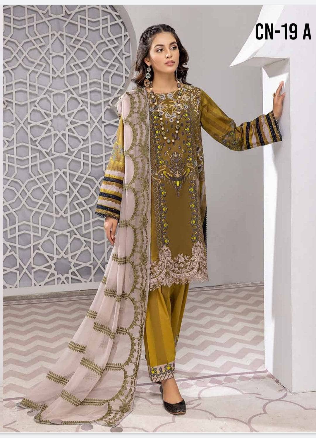 Img_charizma_naranji_lawn_awwal_boutique