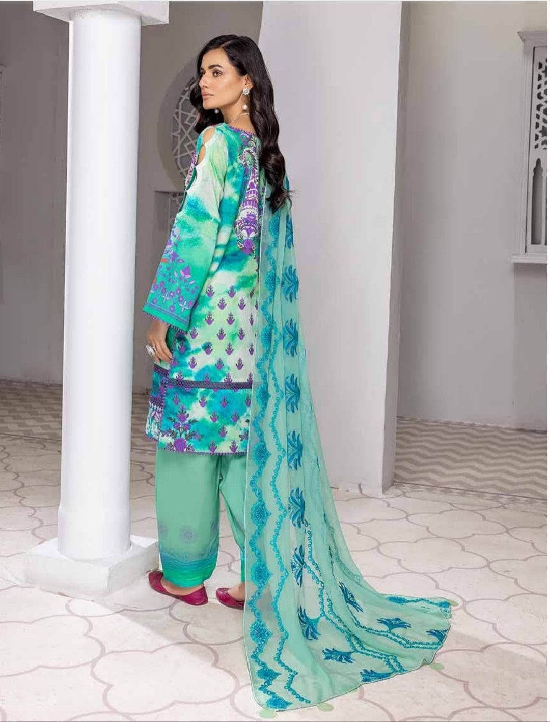 Img_charizma_naranji_lawn_awwal_boutique