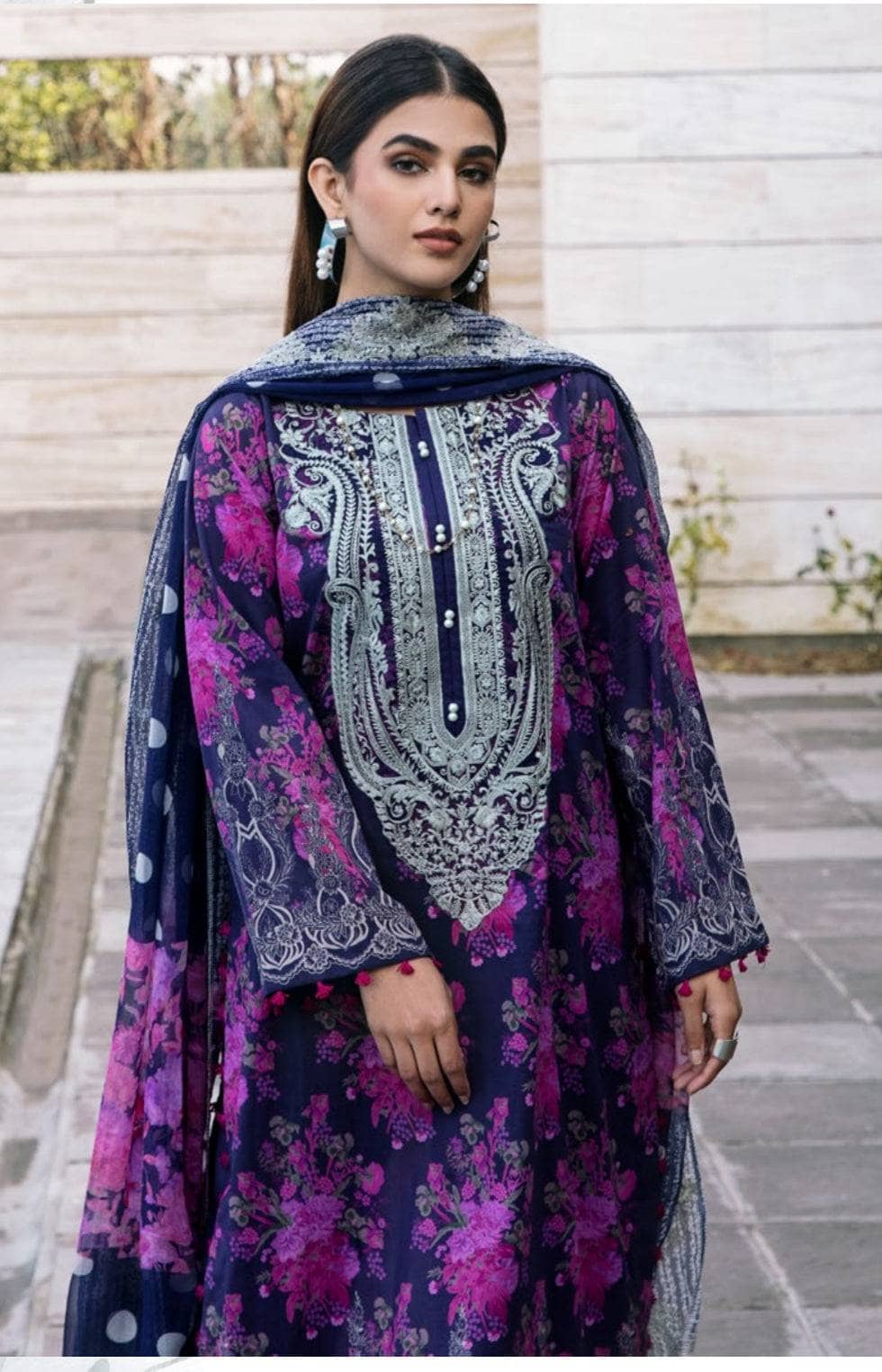 img_charizma_aniiq_lawn_23_awwal_boutique