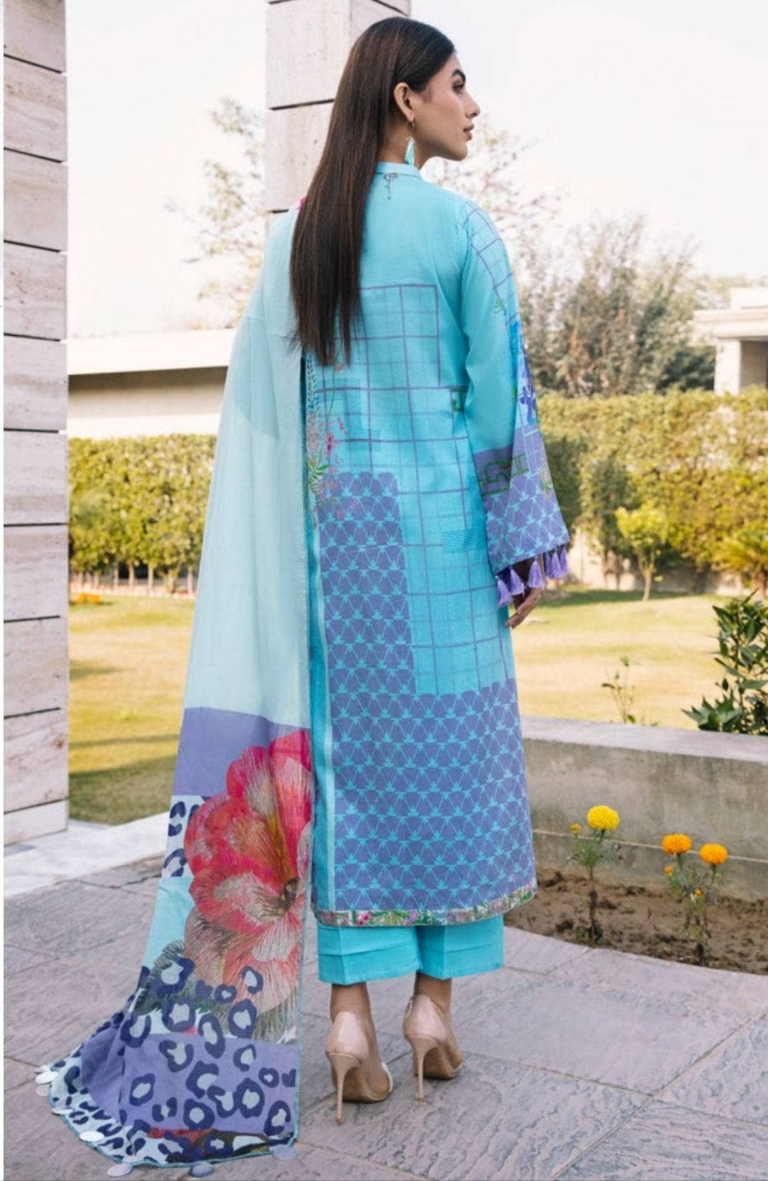 img_charizma_aniiq_lawn_23_awwal_boutique