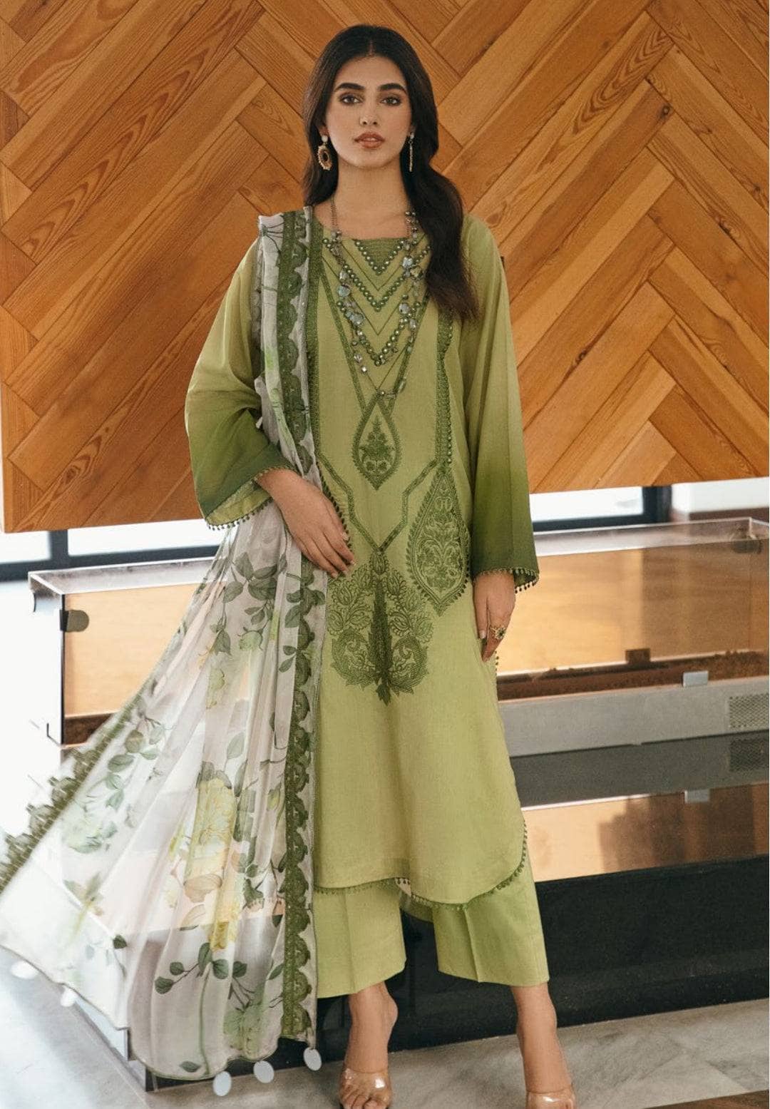 img_charizma_aniiq_lawn_23_awwal_boutique