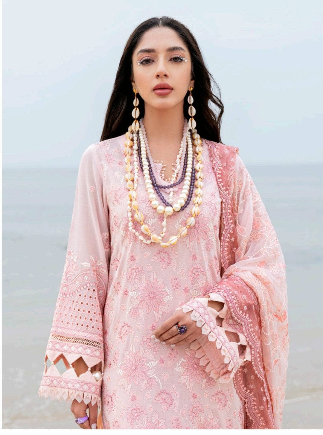 img_nureh_swiss_Voil_awwal_boutique