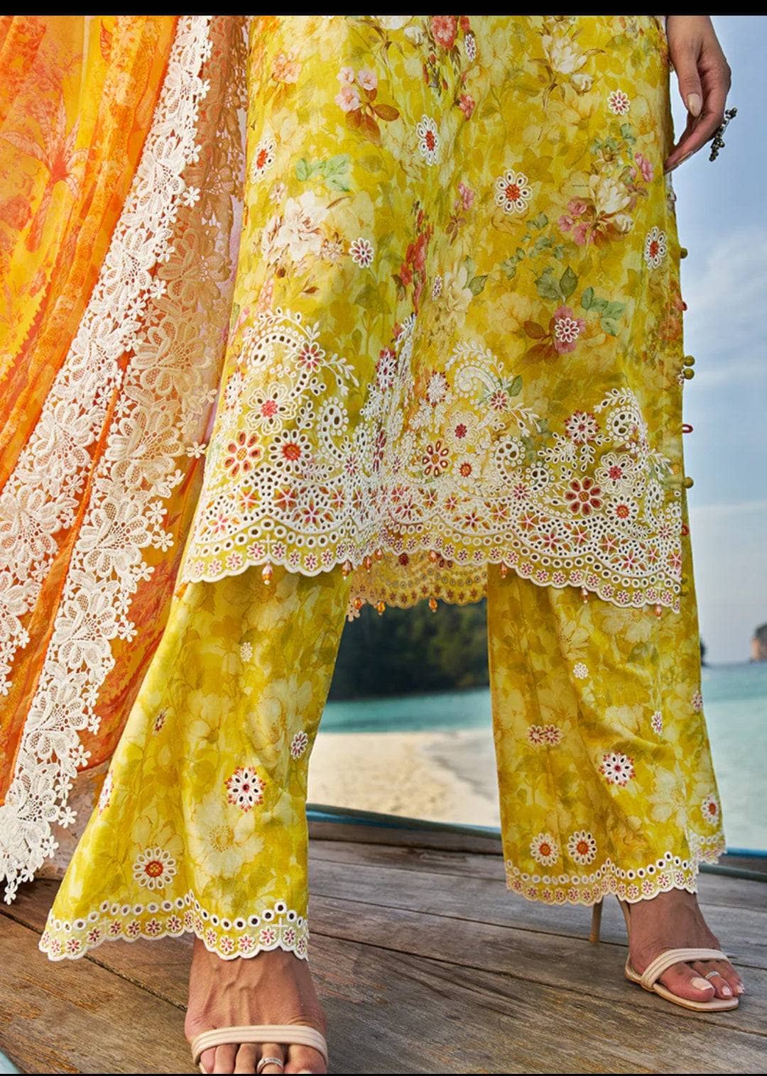 img_image_printkari_lawn_23_awwal_boutique