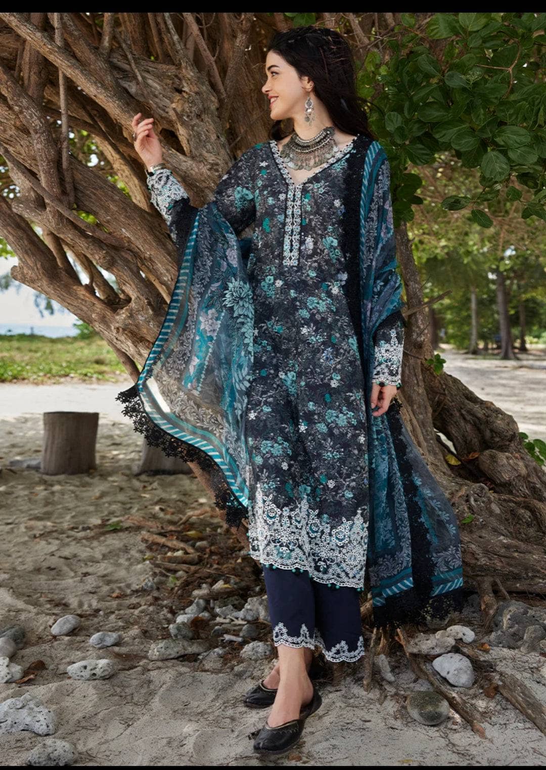 img_image_lawnkari_printkari_23_awwal_boutique