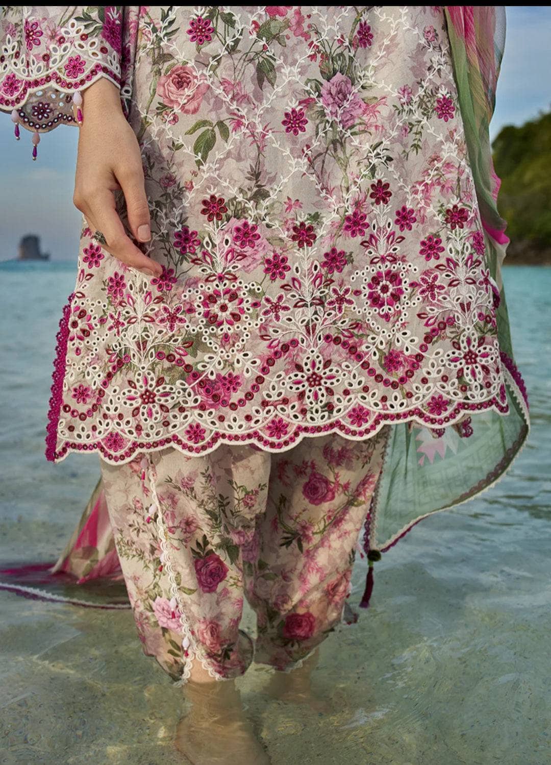 img_image_lawnkari_printkari_23_awwal_boutique