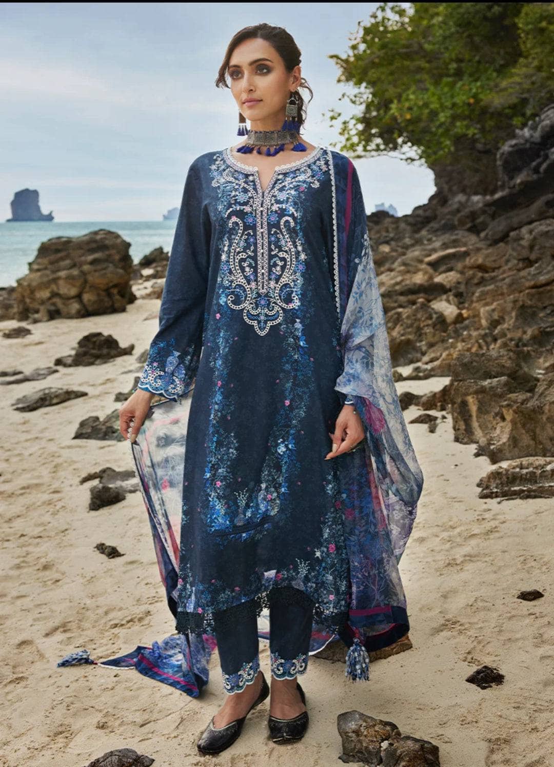 img_image_lawnkari_printkari_23_awwal_boutique