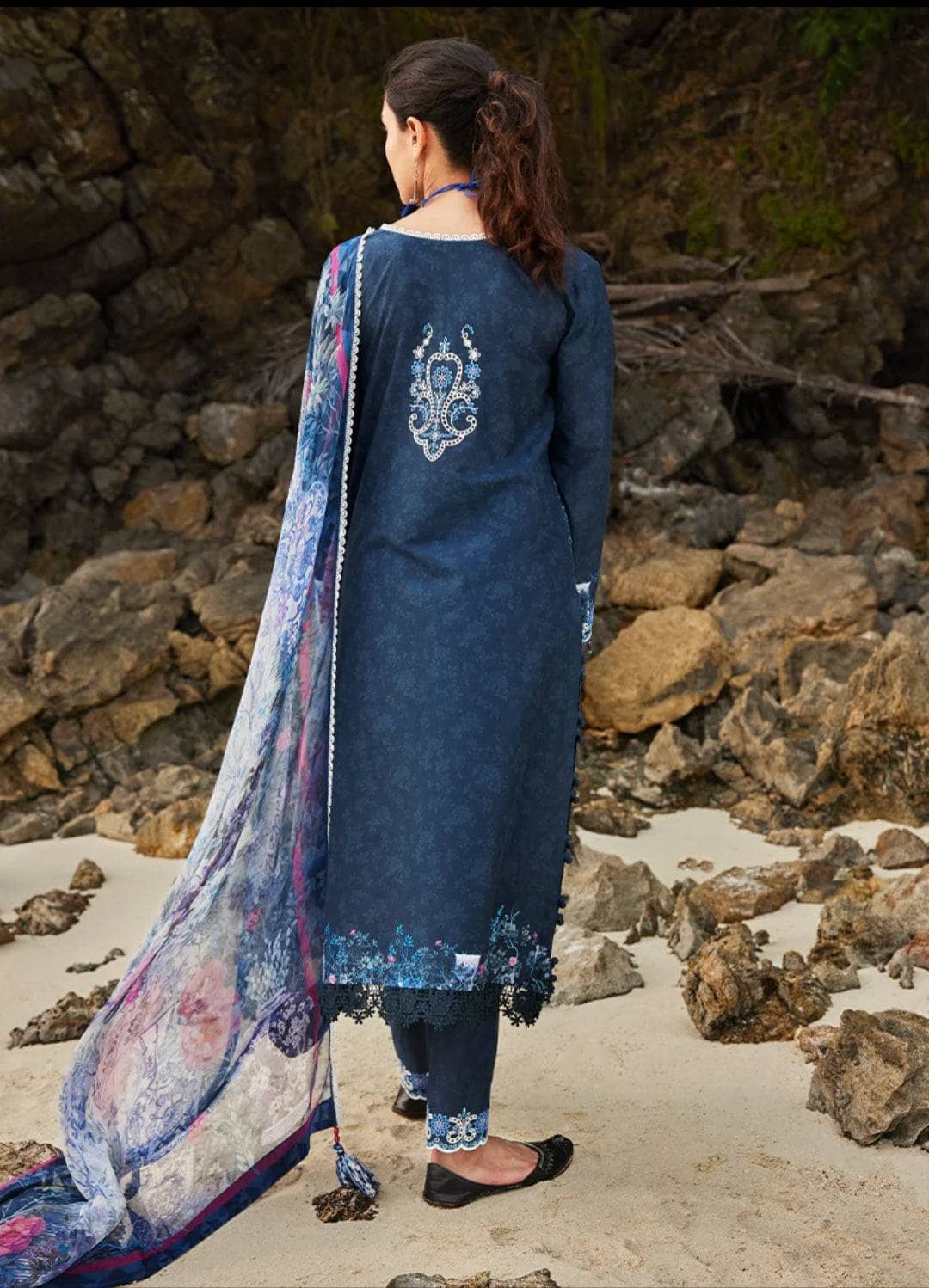 img_image_lawnkari_printkari_23_awwal_boutique