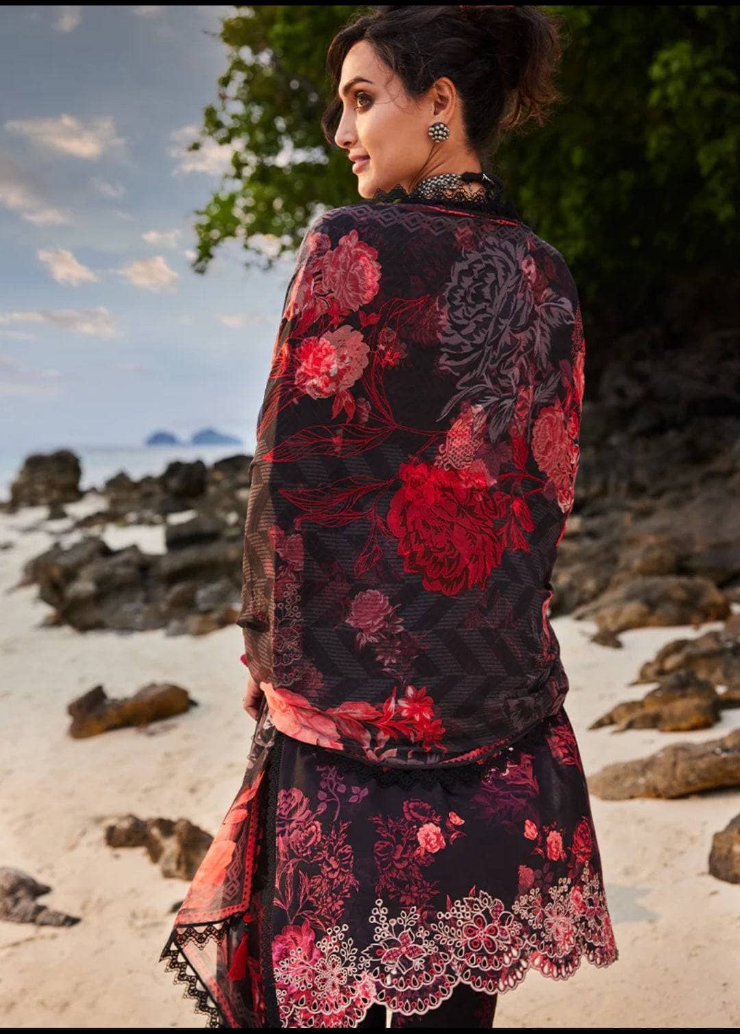 img_image_lawnkari_printkari_23_awwal_boutique