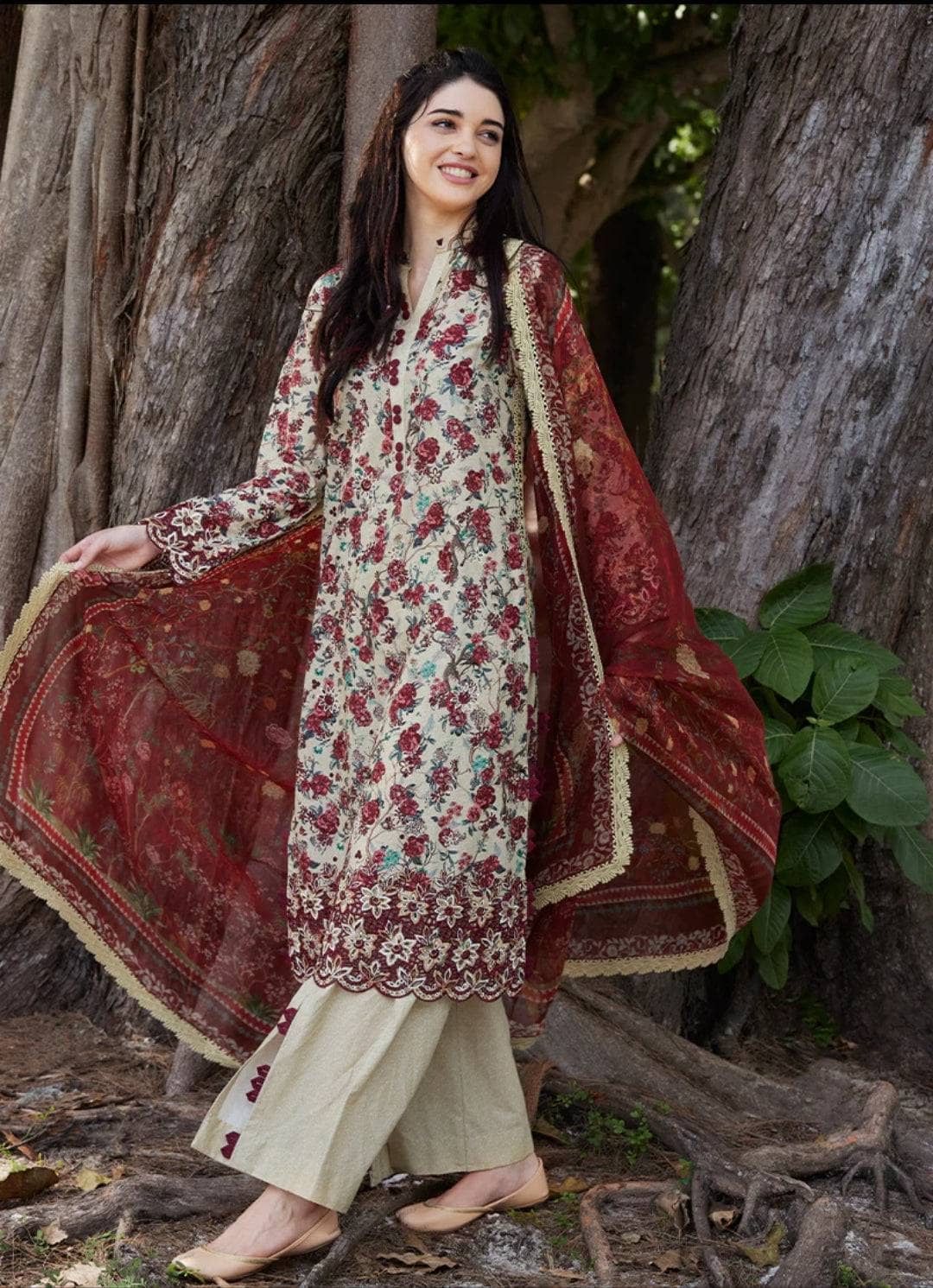 img_image_lawnkari_printkari_23_awwal_boutique