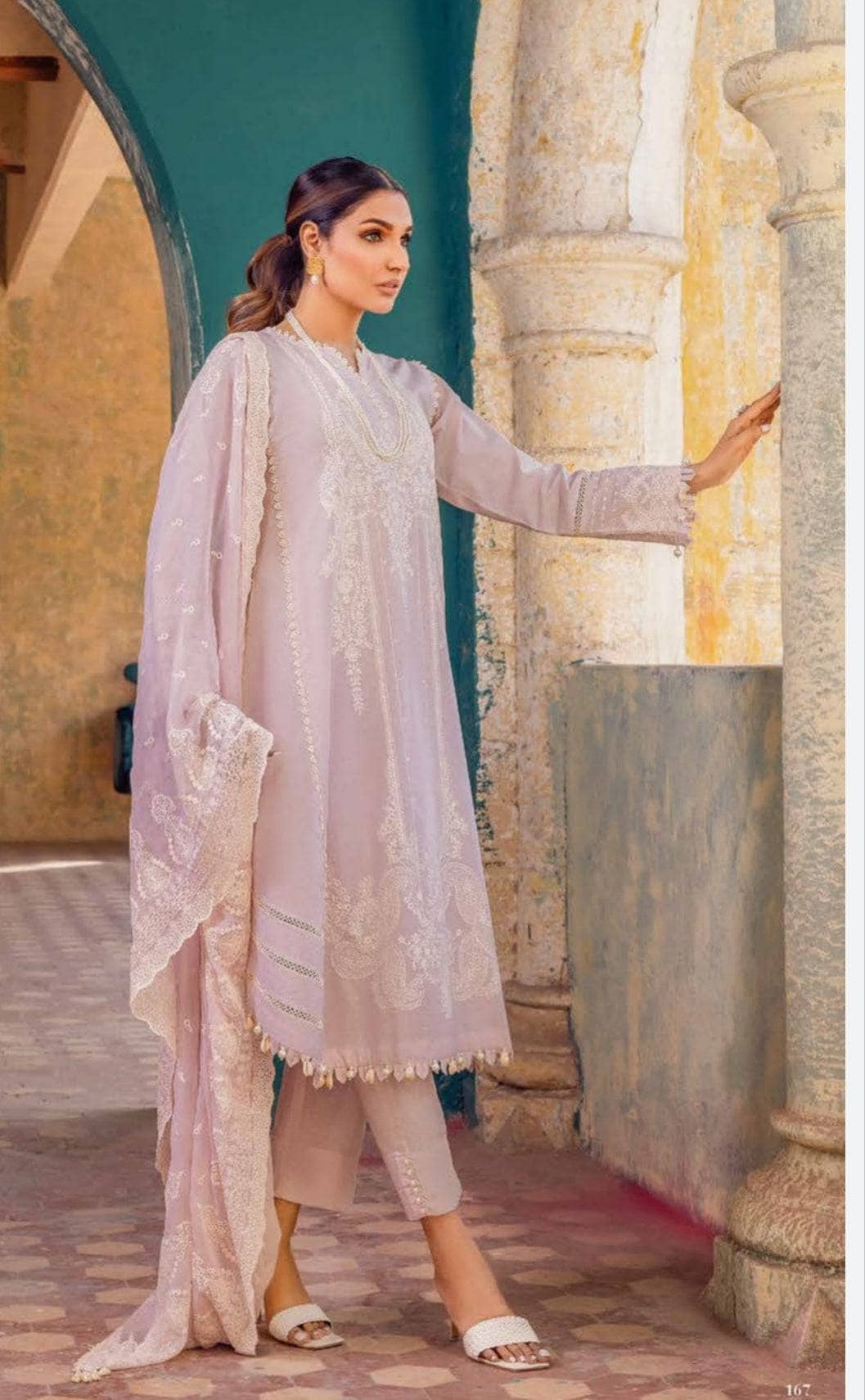 img_gul_ahmed_premium_lawn_23_awwal_boutique