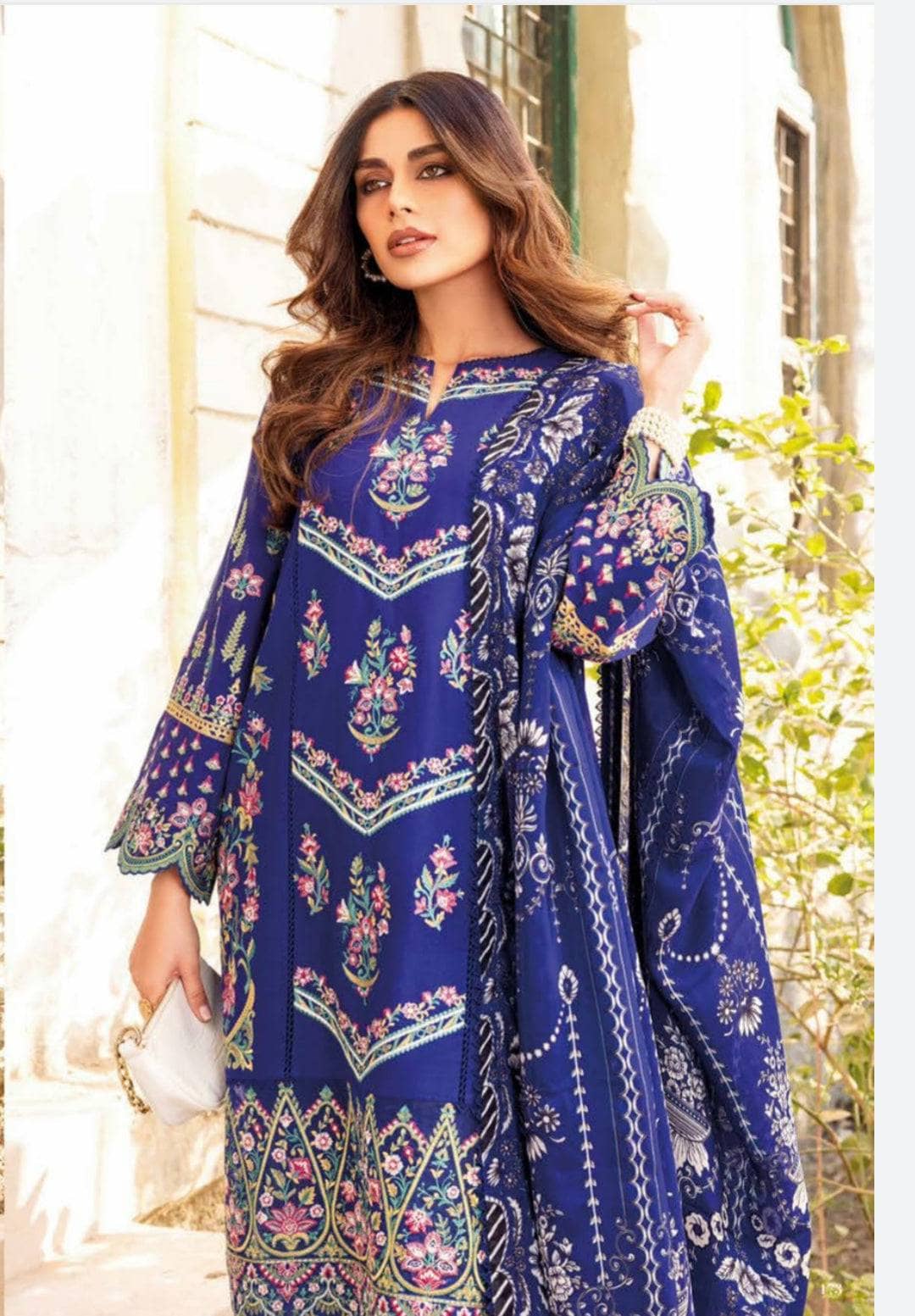 img_gul_ahmed_premium_lawn_23_awwal_boutique