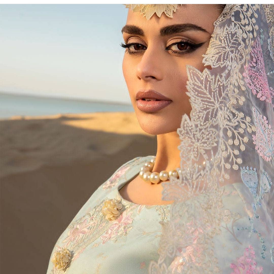 img_rang_rasiya_lawn_23_awwal_boutique