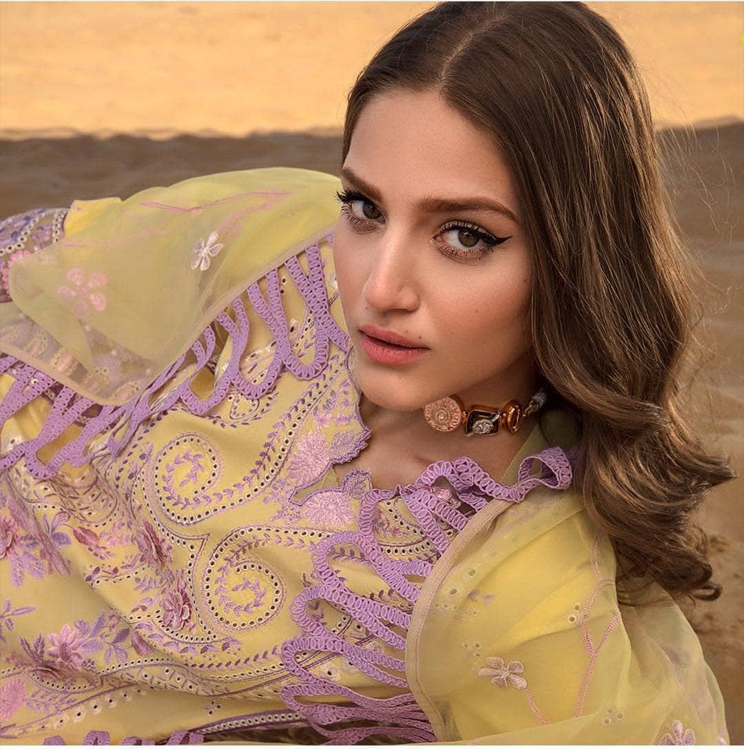 img_rang_rasiya_lawn_23_awwal_boutique