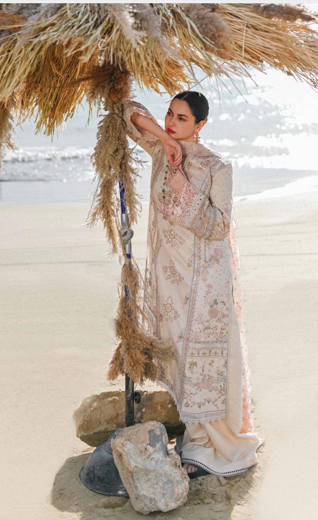 img_qalamkar_luxury_sahil_lawn_23_awwal_boutique