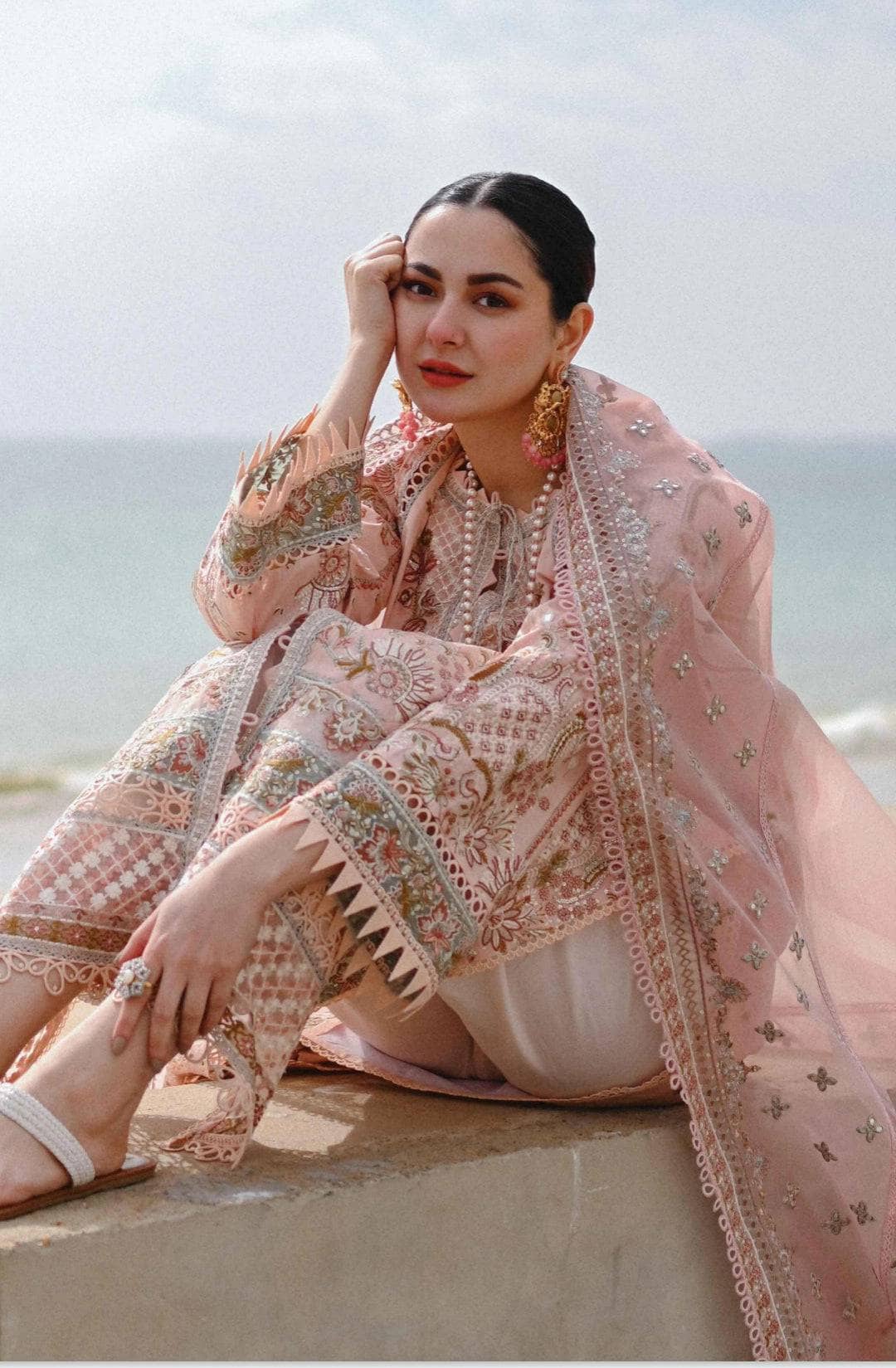 img_qalamkar_sahil_luxury_lawn_23_awwal_boutique