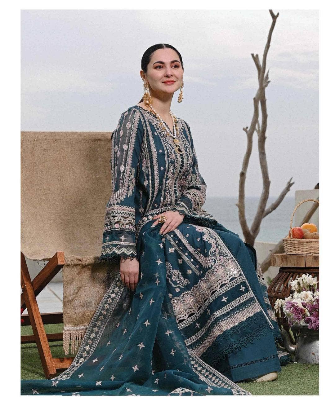 img_qalamkar_sahil_luxury_lawn_23_awwal_boutique