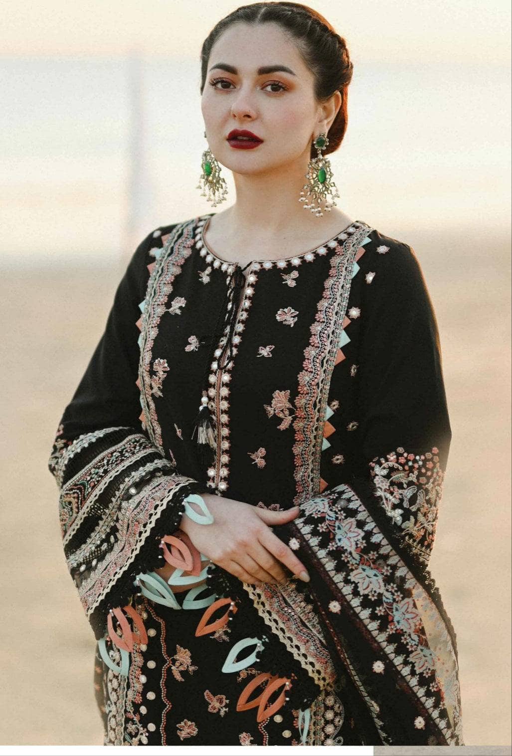 img_qalamkar_sahil_luxury_lawn_23_awwal_boutique