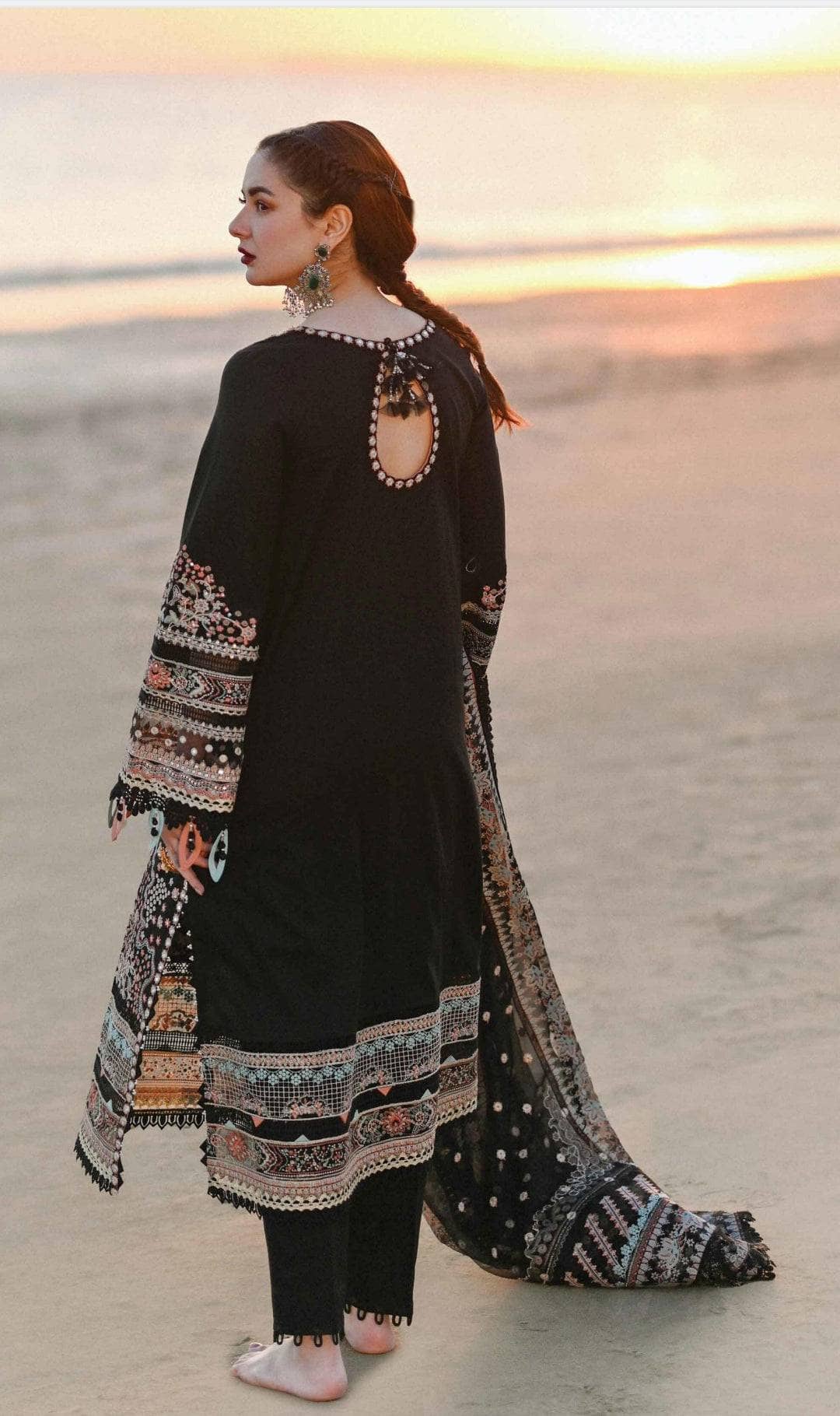 img_qalamkar_sahil_luxury_lawn_23_awwal_boutique