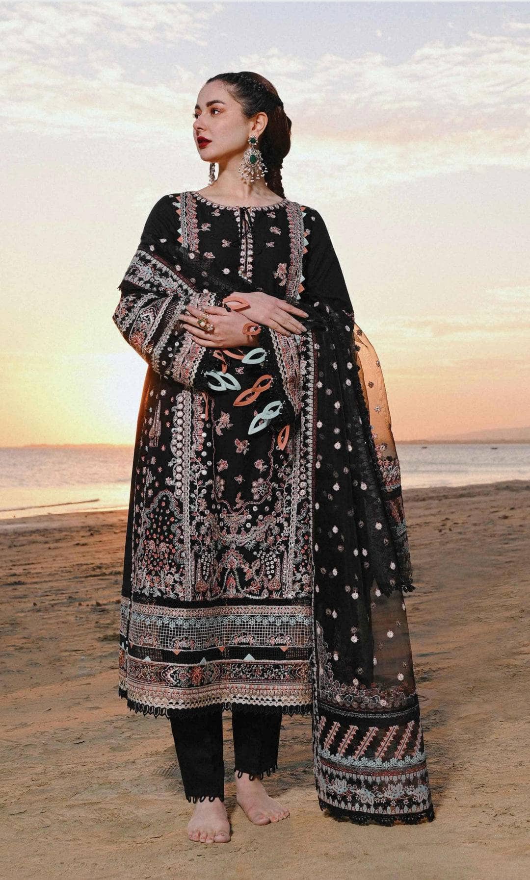 img_qalamkar_sahil_luxury_lawn_23_awwal_boutique