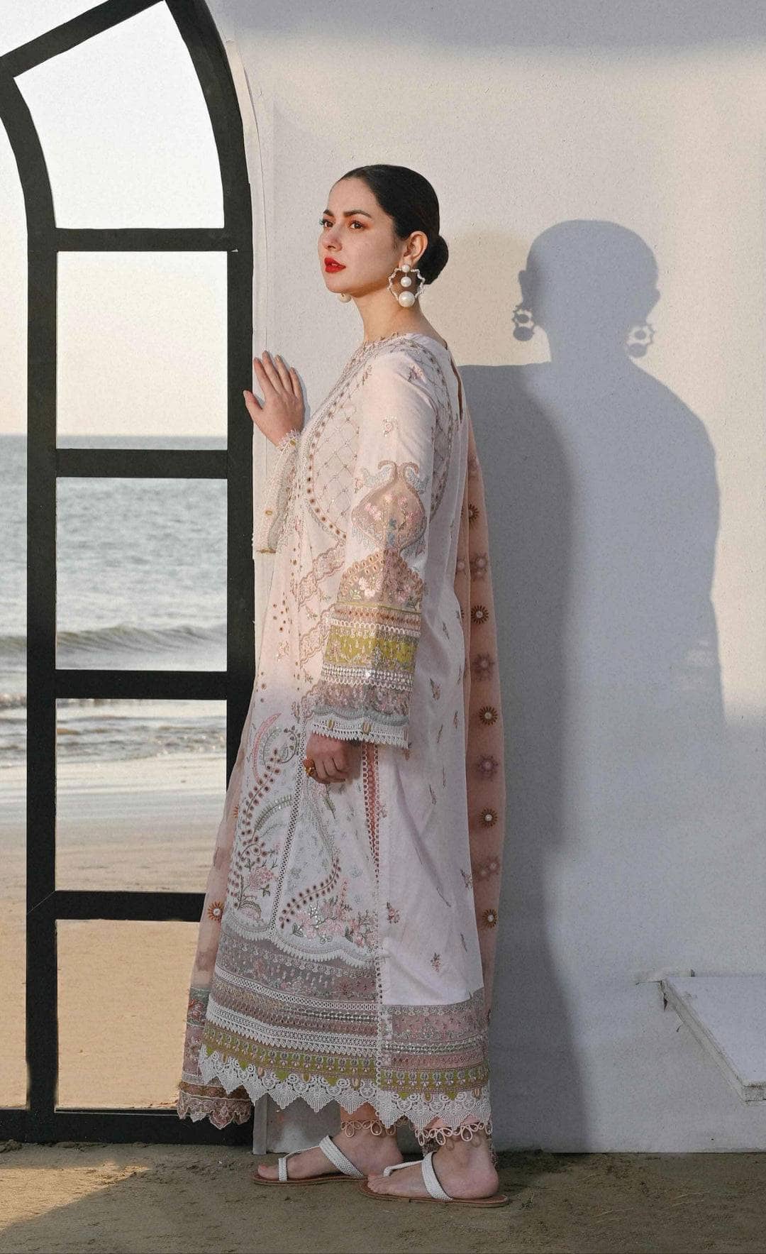 img_qalamkar_luxury_sahil_lawn_23_awwal_boutique